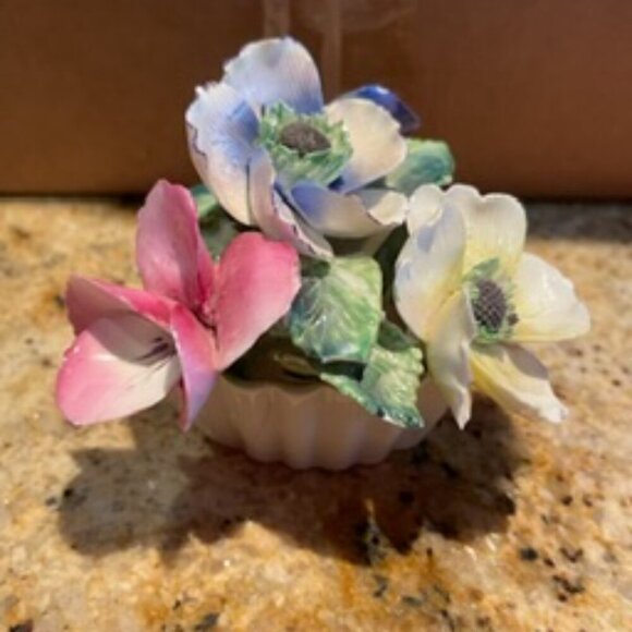 staffordshire bone china bouquet of flowers - Picture 3 of 9